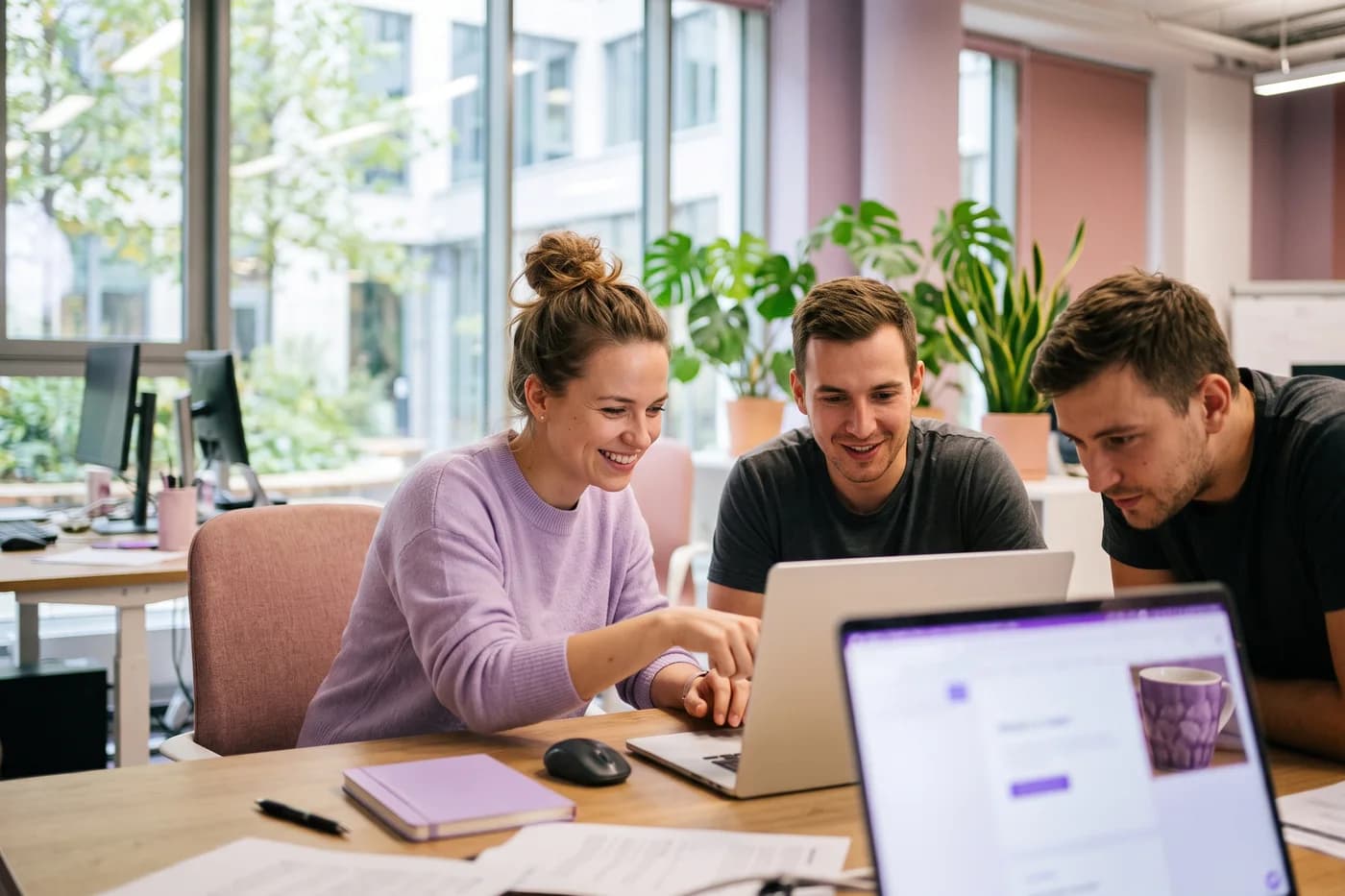 The eFaktúra team working together in the office